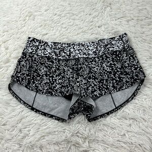 Lululemon Speed Up Short *2.5" Chirasu Black / Chirakasu Alpine White